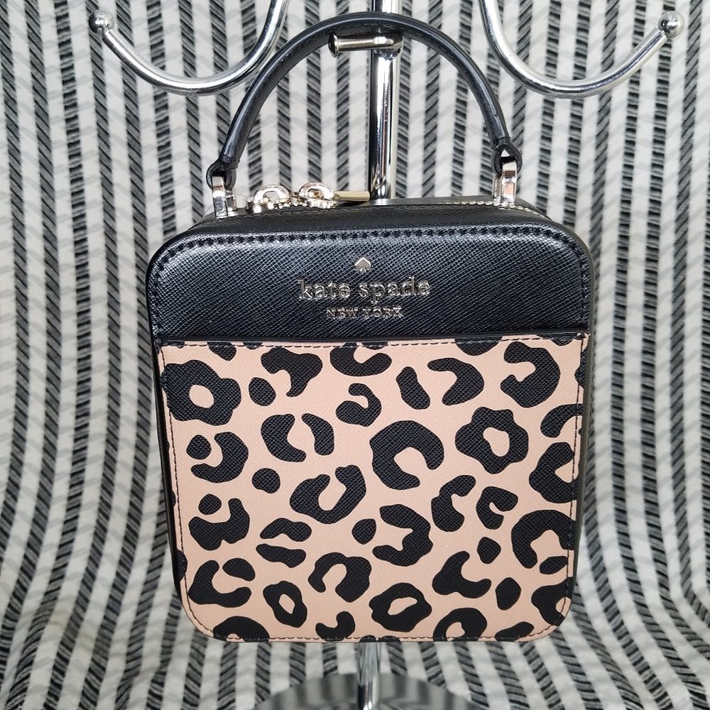 MAKE AN OFFER kate spade daisy leopard vanity black brand new condition with tag